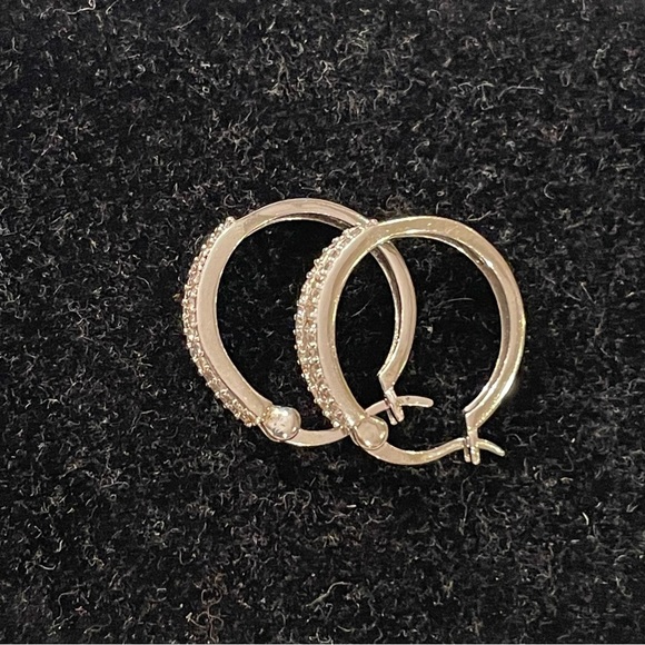 ELEGANT Emerald cut white sapphire Hoop Evening Earings - Picture 11 of 11